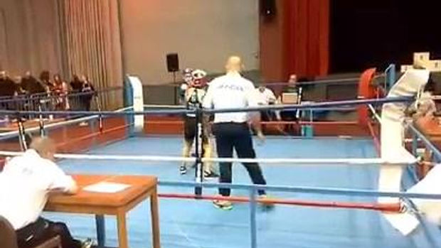 Finale critérium nationale. Victoire de Maeva Brault du Ring Olympique Valdoyen contre une adversaire plus expérimentés.